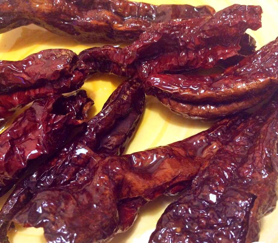 I peperoni cruschi sono uno dei simboli della gastronomia lucana.